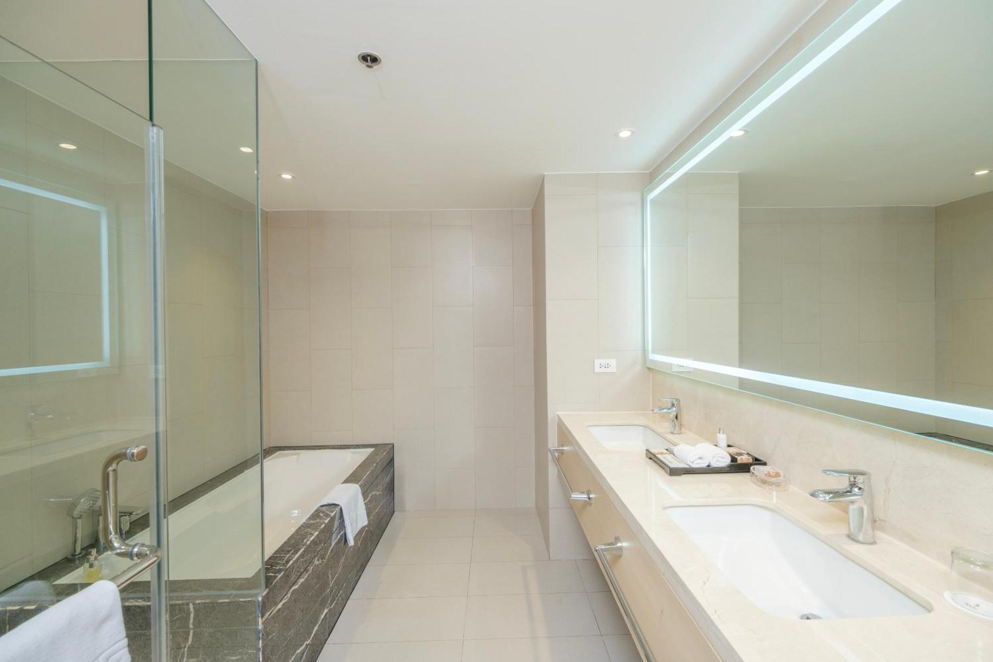 Seda Manila Bay Hotel Paranaque City Екстериор снимка